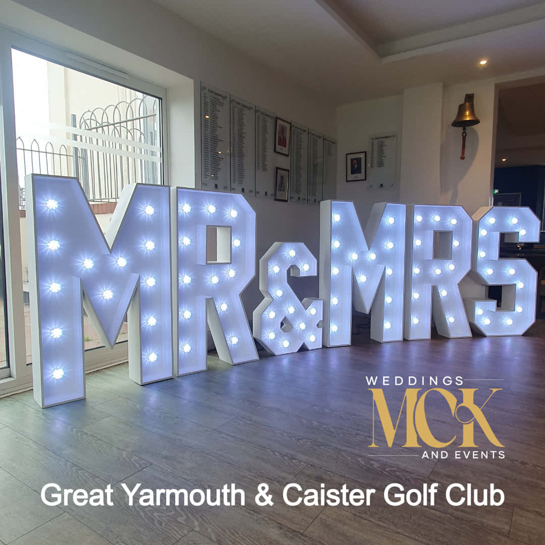 MR & MRS Light up letters GY1-1080×1080