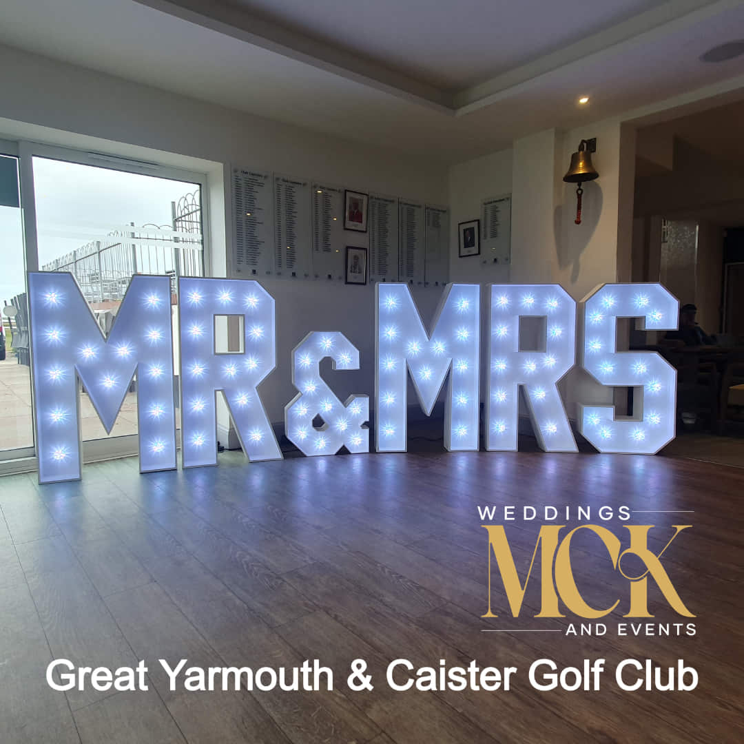 MR & MRS Light up letters GY3-1080×1080